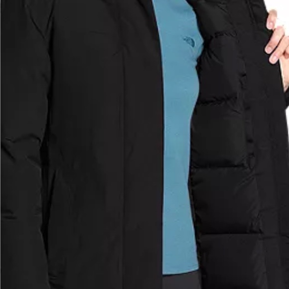 North Face Women’s Parka, EUC. Non- smoking home, barely worn. - Picture 3 of 4